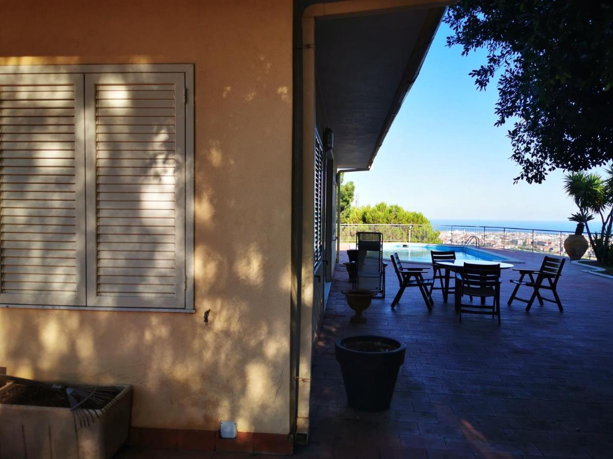 Holiday Flower Villa Panoramica Sul Golfo Di Catania 米斯泰尔比安科 外观 照片