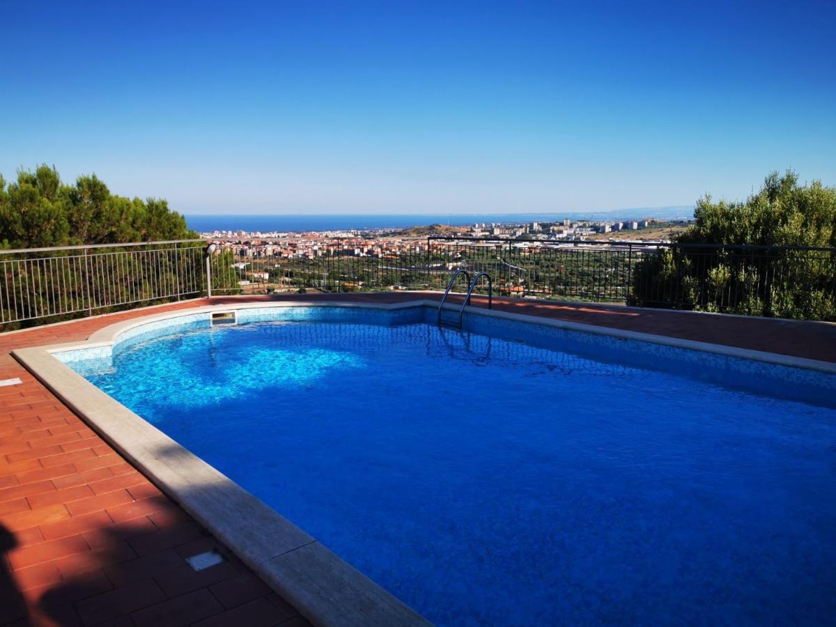 Holiday Flower Villa Panoramica Sul Golfo Di Catania 米斯泰尔比安科 外观 照片
