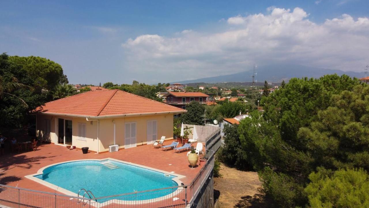 Holiday Flower Villa Panoramica Sul Golfo Di Catania 米斯泰尔比安科 外观 照片
