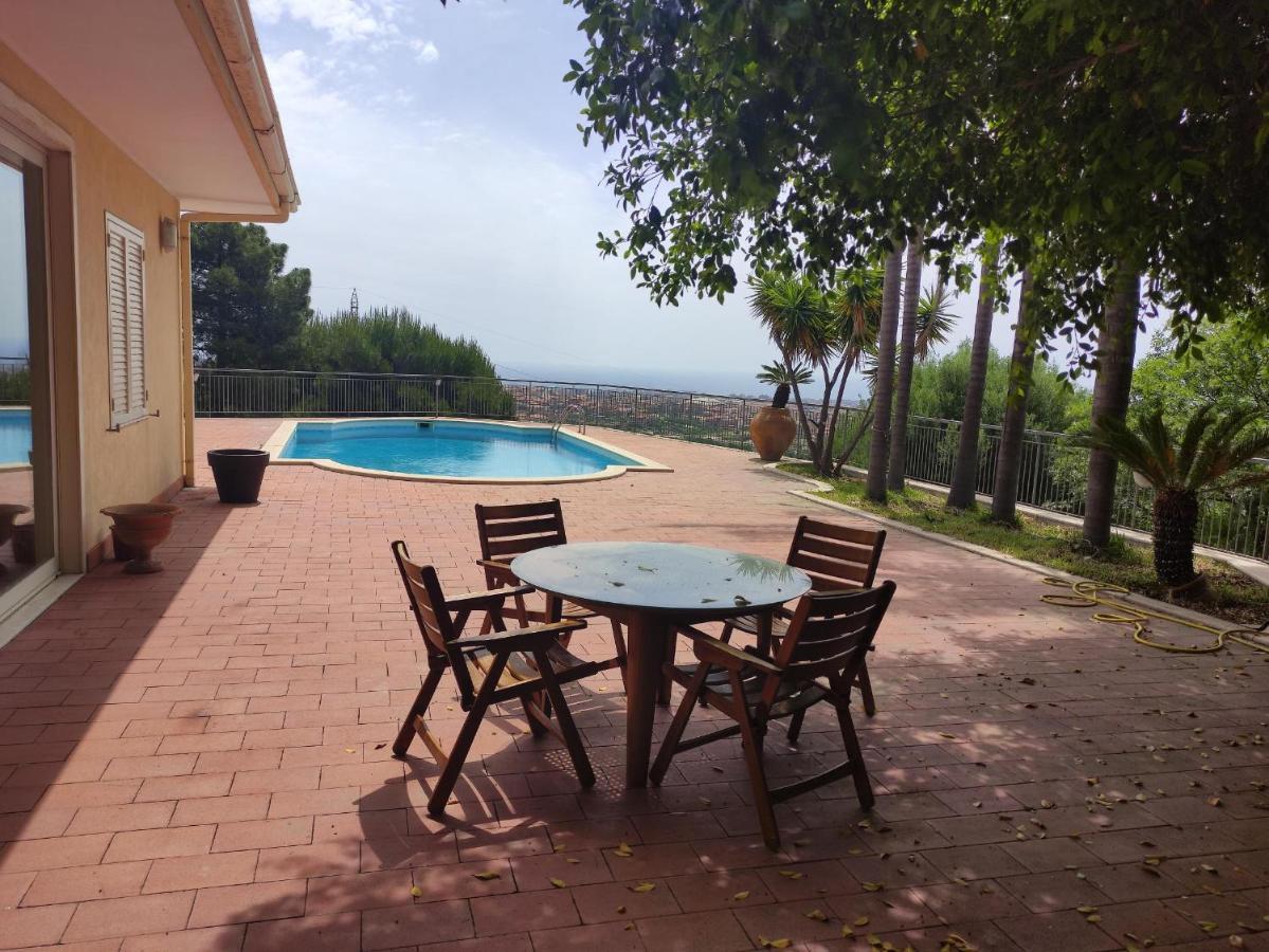 Holiday Flower Villa Panoramica Sul Golfo Di Catania 米斯泰尔比安科 外观 照片