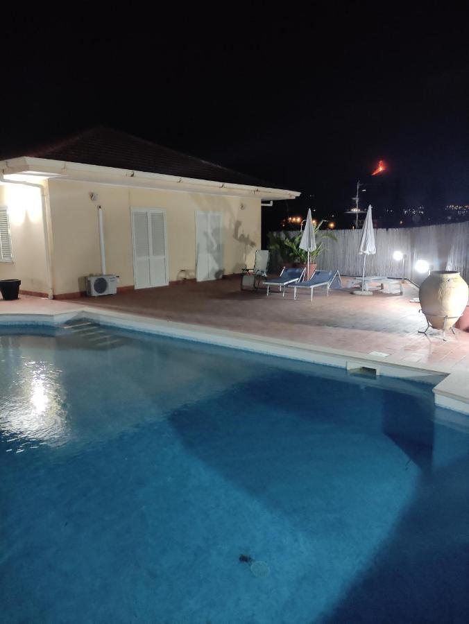Holiday Flower Villa Panoramica Sul Golfo Di Catania 米斯泰尔比安科 外观 照片