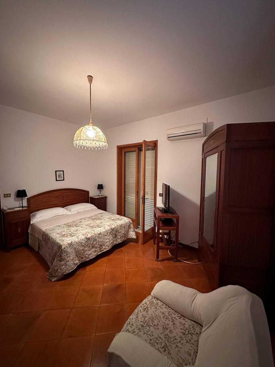 Holiday Flower Villa Panoramica Sul Golfo Di Catania 米斯泰尔比安科 外观 照片